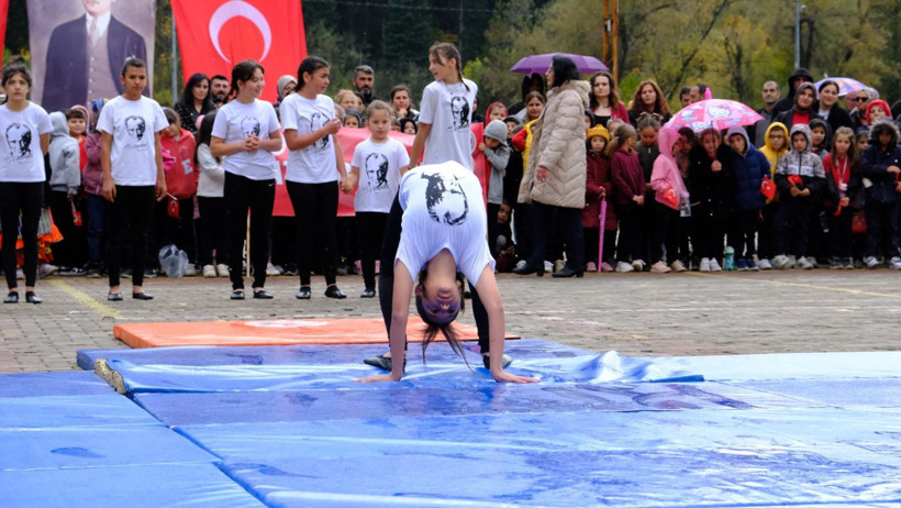 Cumhuriyet Bayramı gösterisinde duygulandıran anlar: Kızı için mindere atladı - Resim: 6