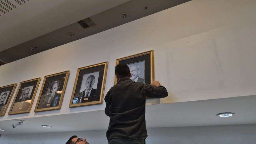 CHP Genel Merkezi'nde bir değişiklik daha! Kılıçdaroğlu'nun fotoğrafı tekrar asıldı, ismi makam odasına takıldı - Resim: 9