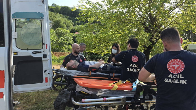 Sakarya'nın Akyazı ilçesinde 68 yaşındaki Mustafa Bayrak, ormanlık alanda ölü bulundu.