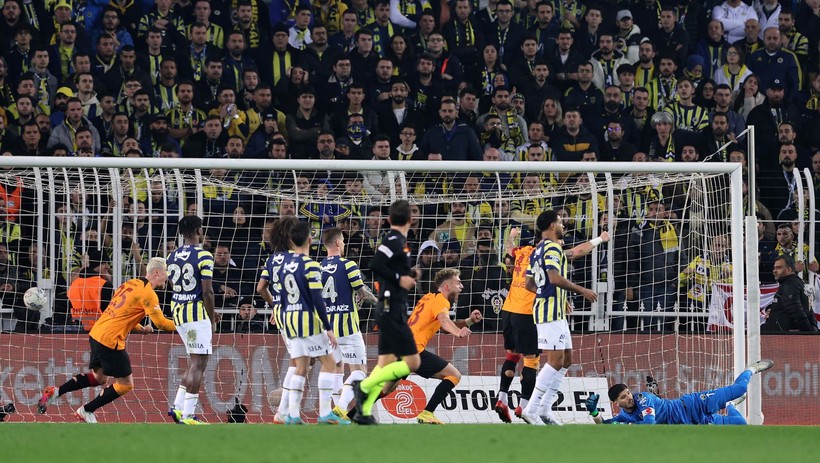 Galatasaray, Fenerbahçe'yi Kadıköy'de 3-0 yendi! İşte derbi maçtan özel kareler - Resim: 5