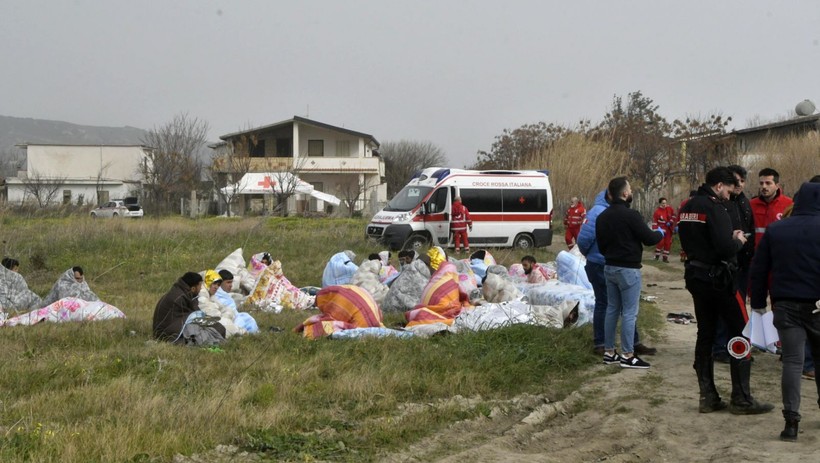İtalya açılarında batan göçmen teknesinde 43 kişi hayatını kaybetti - Resim: 9