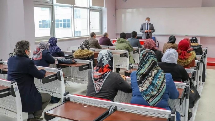 YÖK Başkanı Prof. Dr. Erol Özvar açıkladı: 34 yaş üstü kadınlar üniversiteli oluyor - Resim: 2