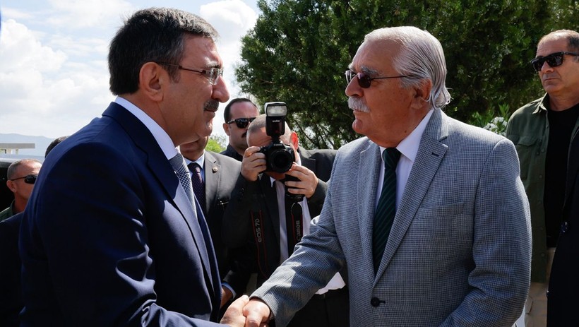 Cumhurbaşkanı Yardımcısı Cevdet Yılmaz Rauf Denktaş'ın anıt mezarını ziyaret etti - Resim: 1