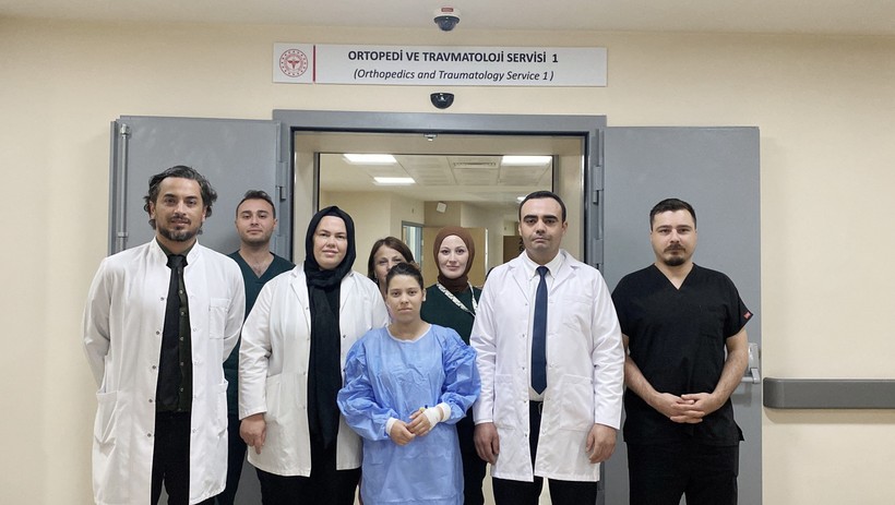 Konya'da 14 yaşındaki çocuğun kamburu ameliyatla düzeltildi - Resim : 2