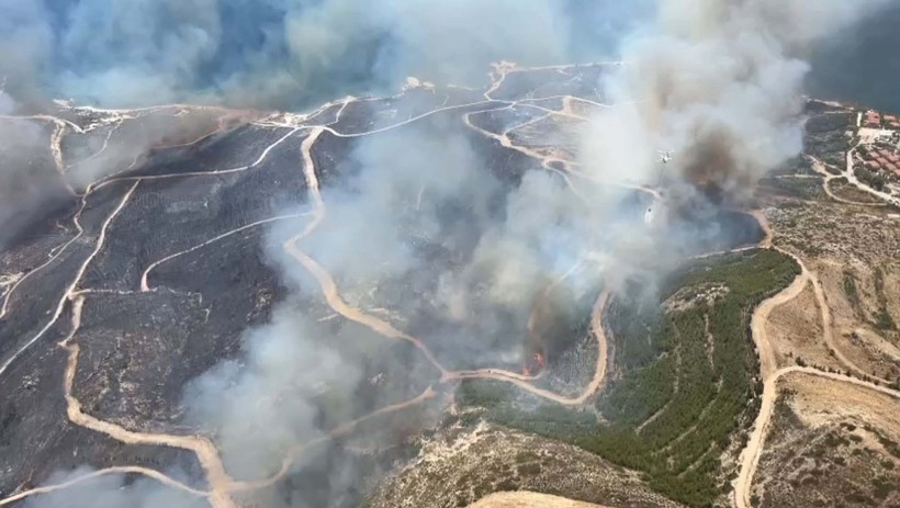 Son Dakika: İzmir Çeşme'de orman yangını! Alevlerin arasında kalan 3 kişi hayatını kaybetti - Resim: 13