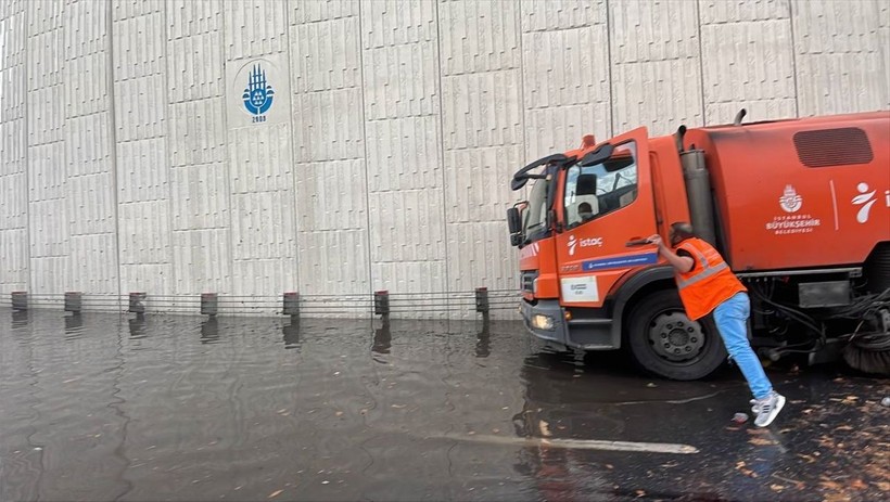 İstanbul'da sağanak etkili oldu! Bazı yollar göle döndü - Resim: 6