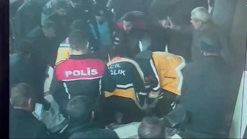 Şanlıurfa'da bir kişinin pompalı tüfekle vurulma anı kamerada! - Resim : 1