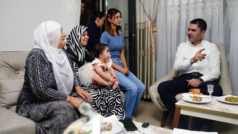 Bakan Murat Kurum'dan Akçadağ'da depremzede aileye ziyaret - Resim : 3