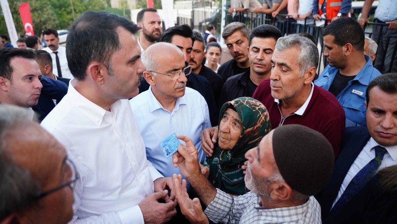 Bakan Murat Kurum'dan Akçadağ'da depremzede aileye ziyaret - Resim : 2