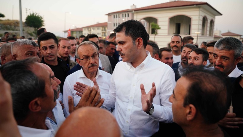Bakan Murat Kurum'dan Akçadağ'da depremzede aileye ziyaret - Resim : 1