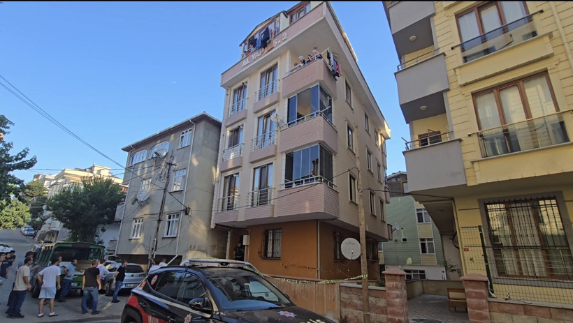 Sancaktepe'de cinnet getiren adam, anne ve babasını bıçaklayarak öldürdü - Resim : 3