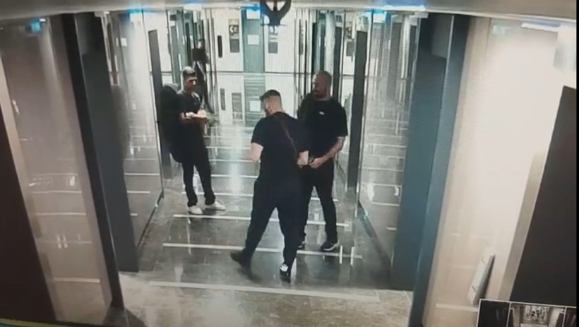 Sarıyer’de rezidansa gitar kılıfında kalaşnikof sokan şüphelilere operasyon: 8 gözaltı - Resim : 2