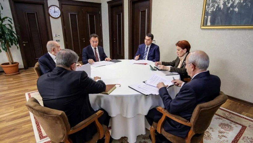 Akşener'in, Kılıçdaroğlu'nun adaylığını kabul etmeyip masadan kalkması dünya basını gündeminde - Resim: 1