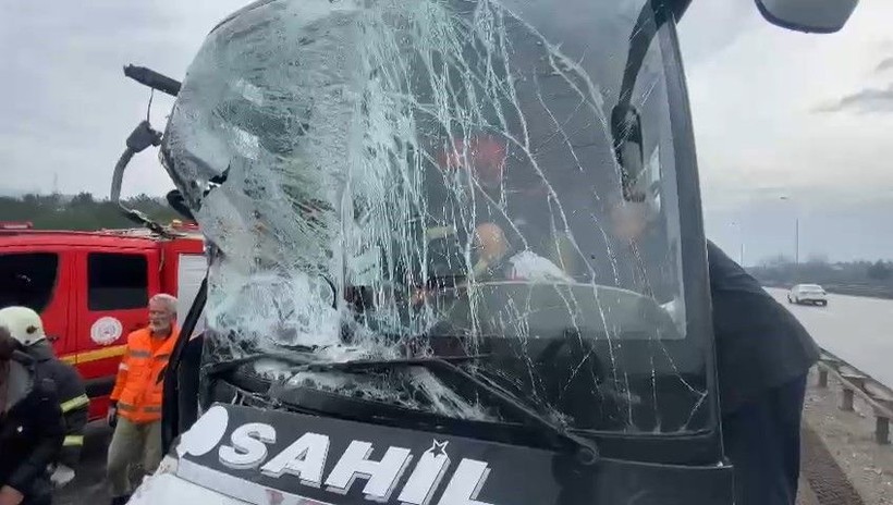 Son dakika! TEM Otoyolunda zincirleme kazada çok sayıda kişi yaralandı! İstanbul istikametine ulaşım kapandı - Resim: 2