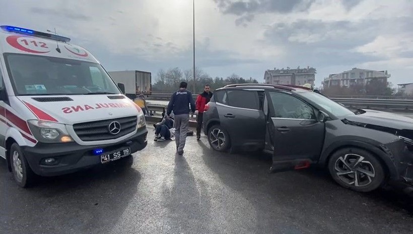 Son dakika! TEM Otoyolunda zincirleme kazada çok sayıda kişi yaralandı! İstanbul istikametine ulaşım kapandı - Resim: 3