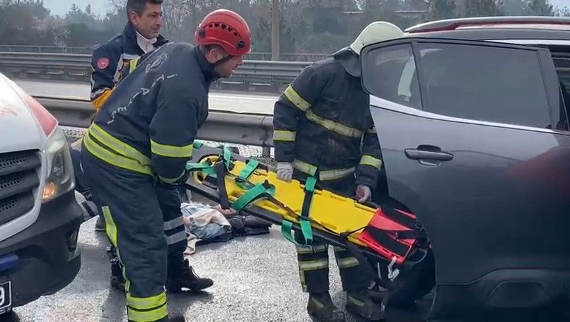 Son dakika! TEM Otoyolunda zincirleme kazada çok sayıda kişi yaralandı! İstanbul istikametine ulaşım kapandı - Resim: 4