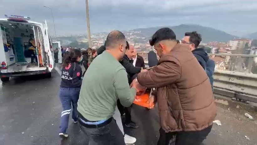 Son dakika! TEM Otoyolunda zincirleme kazada çok sayıda kişi yaralandı! İstanbul istikametine ulaşım kapandı - Resim: 5