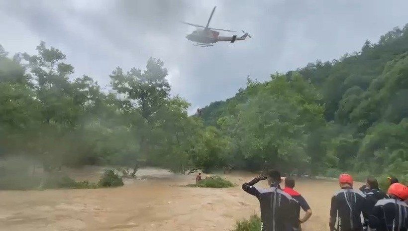 Şile'de selde mahsur kalan kampçılar helikopterle kurtarıldı - Resim: 7