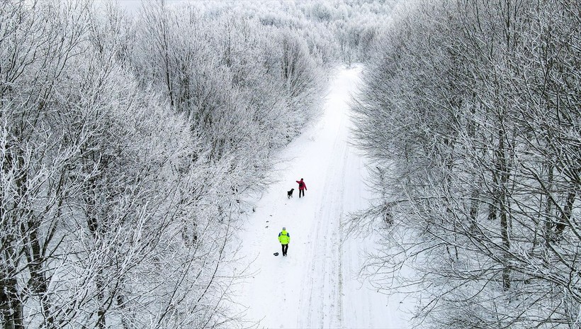 Sporseverlerin uğrak yeri! Kocadağ yaylası beyaza büründü ❄️🌨️☃️ Ortaya kartpostallık görüntüler çıktı - Resim: 25