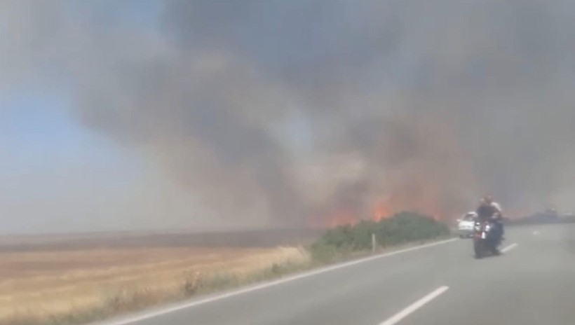 Tekirdağ'da 180 dönümlük buğday tarlası yandı! 3 kişi dumandan etkilendi - Resim: 9