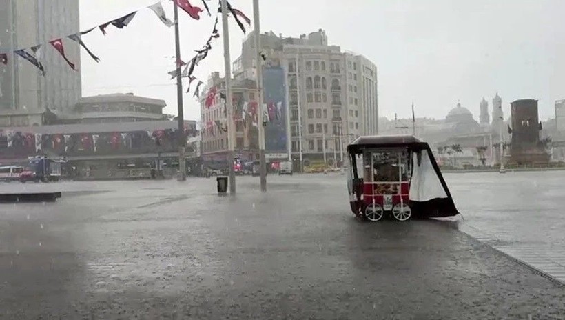 İstanbul'un bazı bölgelerinde yoğun rüzgar ve sağanak etkili oldu - Resim: 2