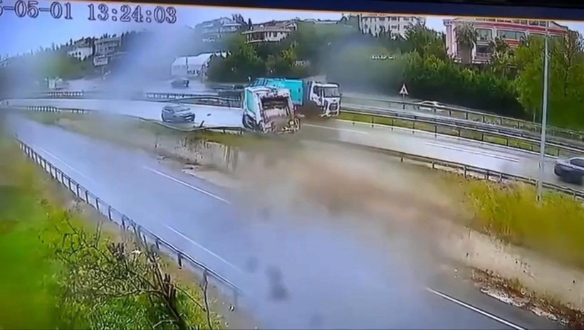 Büyükçekmece’de 30 saniye arayla 2 kaza güvenlik kamerasında - Resim: 4