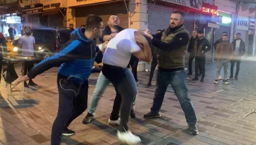 İstiklal Caddesi’nde bayıltan dayak - Resim: 7