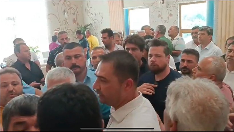 Mecliste kavga: Makam odasında yumruklar konuştu! - Resim: 2
