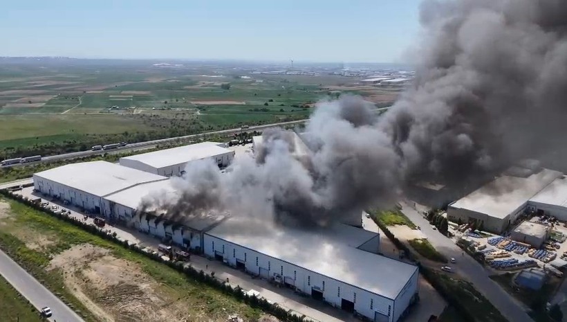 Tekirdağ'da fabrika yangını: Peş peşe patlamalar meydana geliyor! - Resim : 1