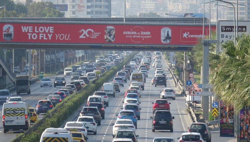 İzmir'de grevin ikinci günü! Duraklarda yine yoğunluk oluştu - Resim: 6