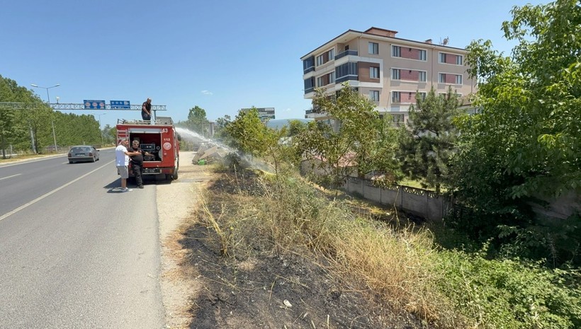 Yol kenarına atılan şişe anız yangını çıkarttı - Resim: 4
