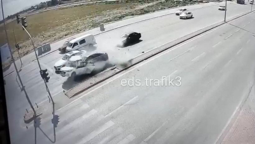 İki ayrı kaza ikisi birbirinden korkunç! Ambulansın çarptığı yaya öldü - Resim : 2