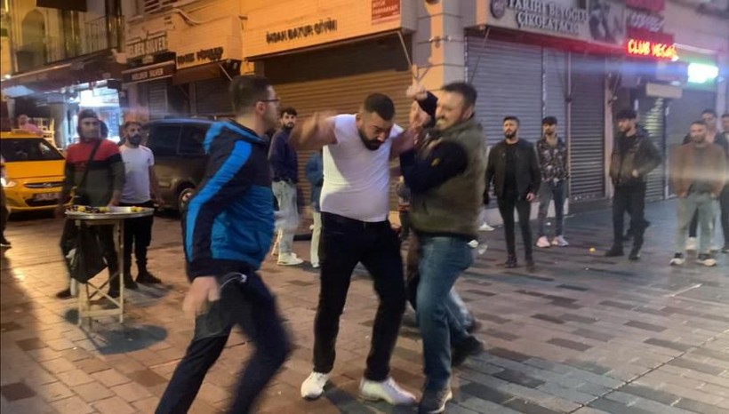 İstiklal Caddesi’nde bayıltan dayak - Resim: 8