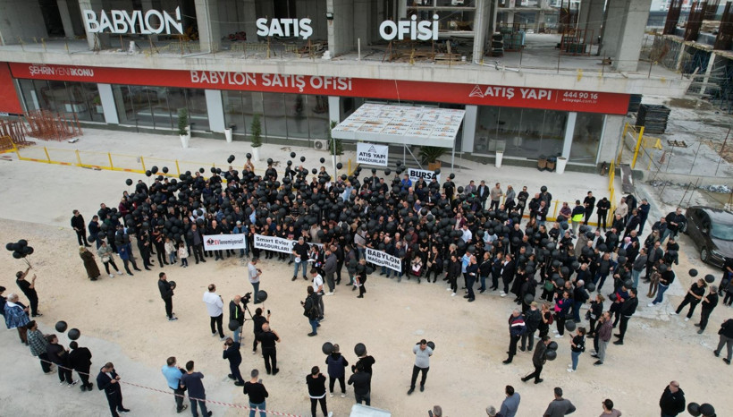Binlerce mağdur gökyüzüne siyah balon bıraktı - Resim: 6