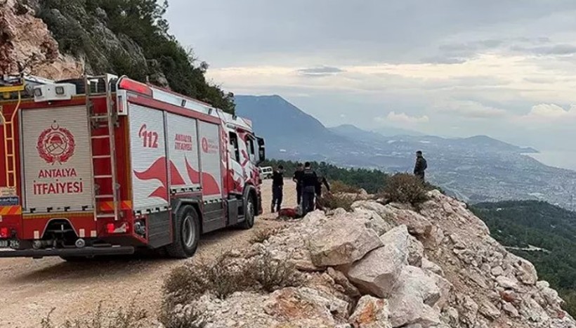 Antalya'da şaşkına çeviren olay! Eşiyle tartıştı, arabayı uçurumdan attı - Resim : 2