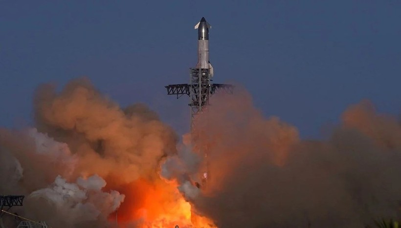 SpaceX’in 5 milyar dolarlık Starship roketi test sırasında patladı - Resim : 1