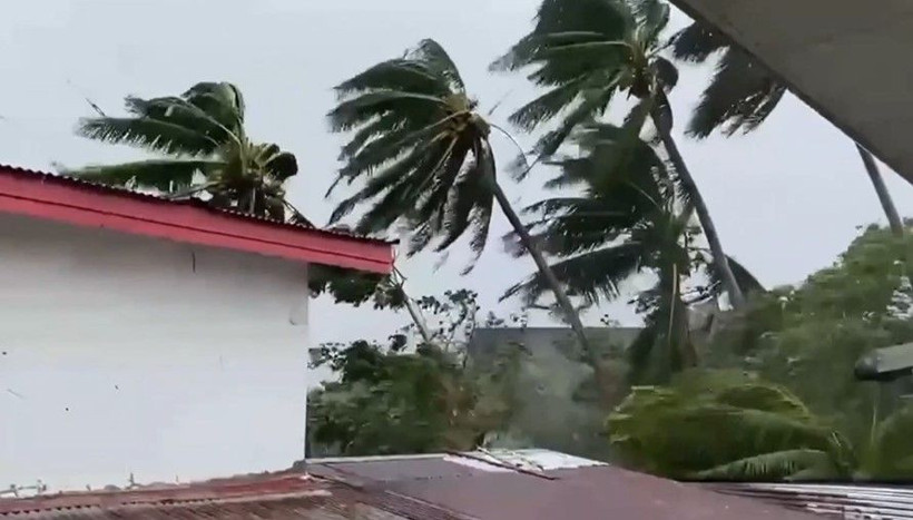 Filipinler’de tayfun, Vietnam'da sel! Onlarca kişi hayatını kaybetti - Resim: 1