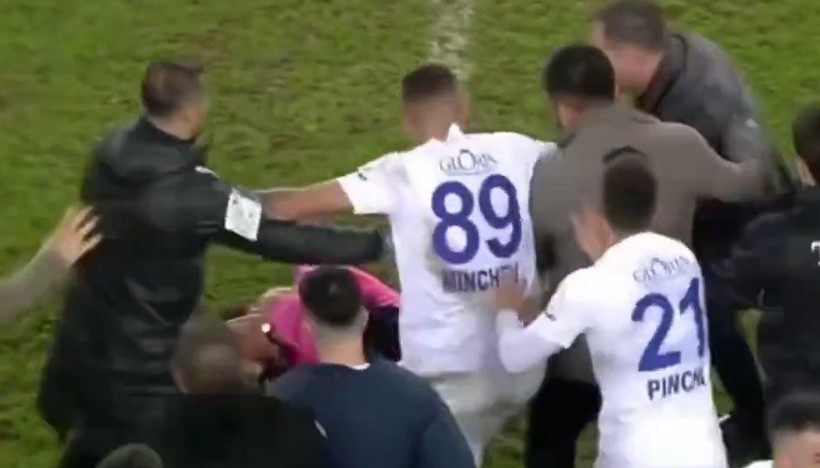 Ankaragücü Başkanı Faruk Koca hakem Halil Umut Meler'e sahanın içinde yumruk attı! İşte o görüntüler - Resim: 27
