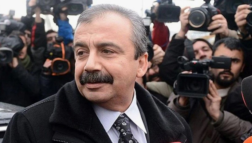 Yönetmen, senarist, yapımcı, oyuncu ve siyasetçi... Sırrı Süreyya Önder kimdir? - Resim: 6