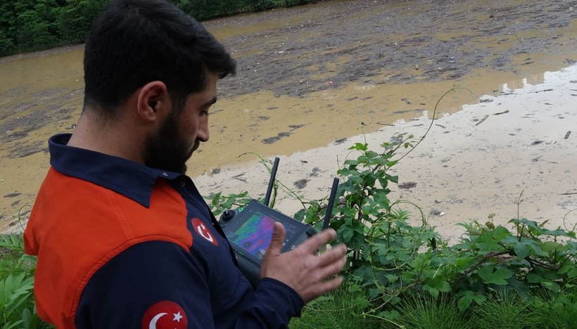 Trabzon'da sel gitti, çamur kaldı: Kayıp kişi aranıyor - Resim: 11