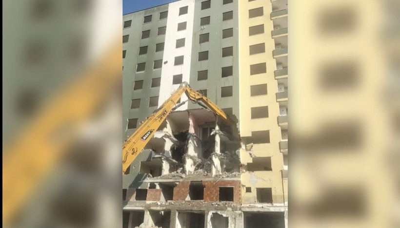 Osmaniye’de son orta hasarlı yüksek katlı binanın yıkımı yapıldı - Resim : 2