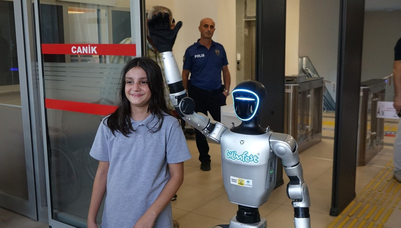 Robot Festman'a fahri kimlik belgesi - Resim: 7