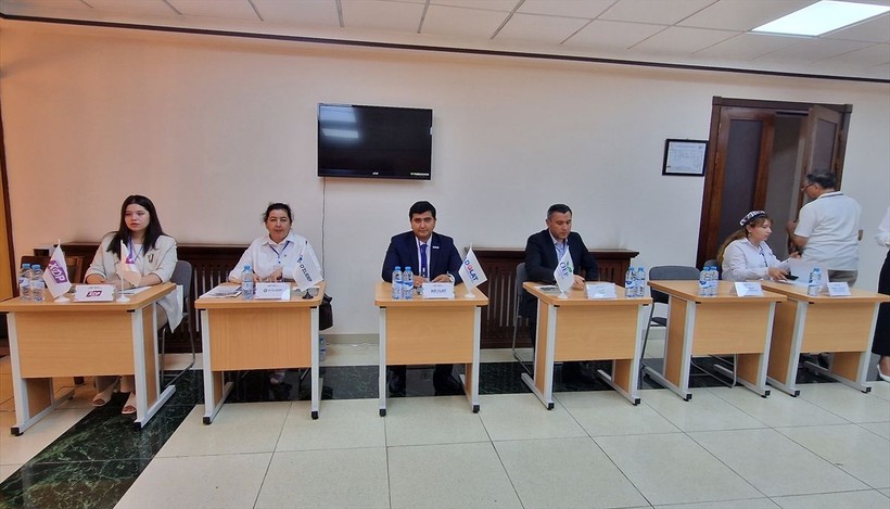 Özbekistan'da cumhurbaşkanlığı erken seçimi için oy kullanma süreci başladı - Resim: 14