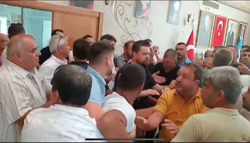 Mecliste kavga: Makam odasında yumruklar konuştu! - Resim: 8