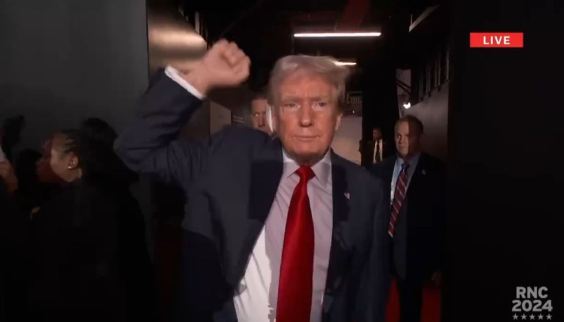 Donald Trump, suikast girişiminin ardından ilk kez halk karşısına çıktı - Resim: 4