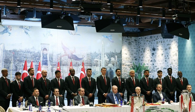 Cumhurbaşkanı Erdoğan Galatasaray'ı kabul etti! Osimhen, Barış Alper Yılmaz, Muslera... Formalarını hediye ettiler - Resim: 7