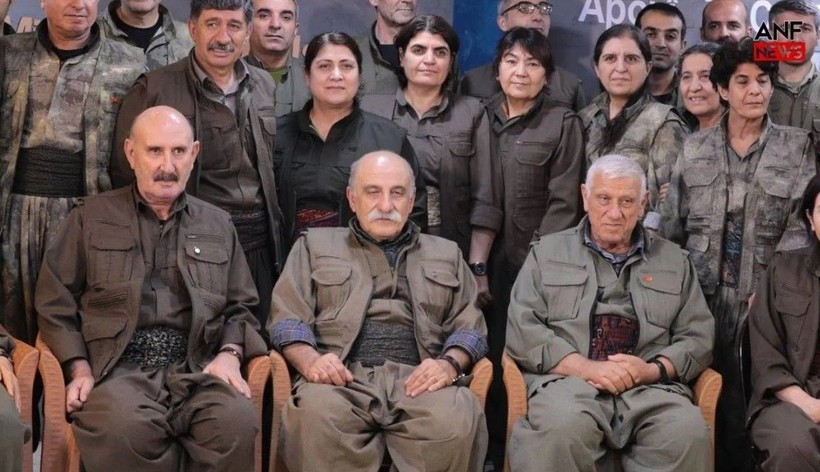 PKK kendini feshetti! Fesih kongresinden dikkat çeken kareler - Resim: 6