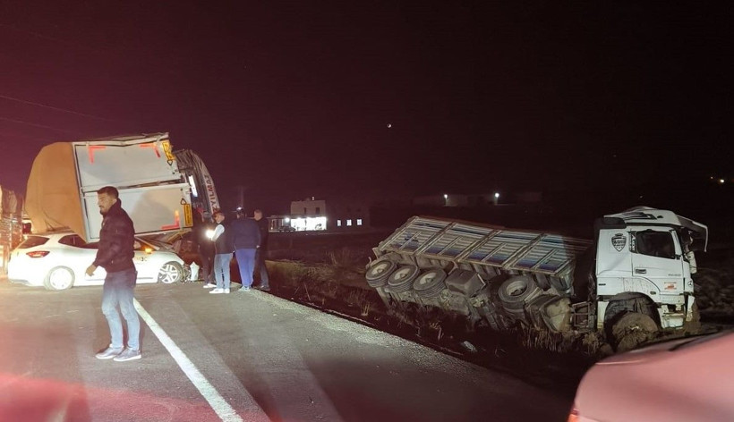 Diyarbakır’da 5 aracın karıştığı zincirleme kaza: 5 ölü, 13 yaralı - Resim: 4
