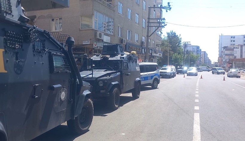 Aile içi şiddet ihbarına giden polislere ateş açıldı; 3 yaralı - Resim : 1