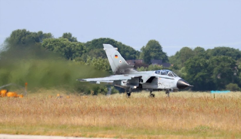 NATO, tarihinin en büyük hava tatbikatı Air Defender 2023'e hazır: Türk Hava Kuvvetlerine ait F-16 uçaklarına ve personeline ilgi çoktu - Resim: 5